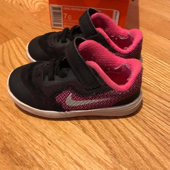 Nike Revolution Sneakers size 7 - Picture 2 of 4